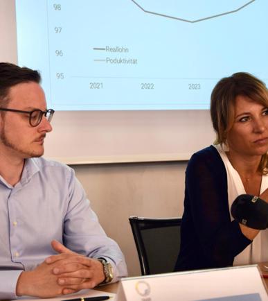 Greta Gysin und Roger Lang (HGU) an der heutigen Medienkonferenz von Travail.Suisse